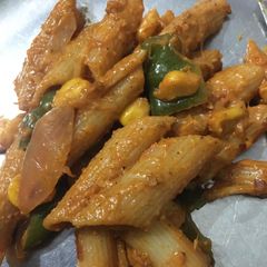 A picture of Tandoori pasta.