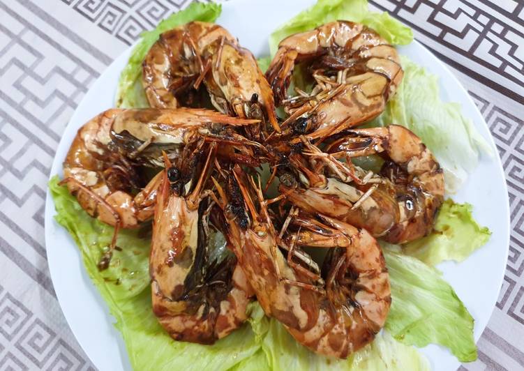 Steps to Prepare Quick Soy Sauce Prawn 晒油王