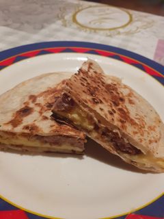 Una foto de Tortitas rellenas de huevo y bacon
