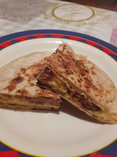 Una foto de Tortitas rellenas de huevo y bacon
