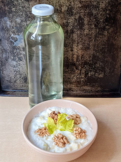 Una foto de Apio: smoothie bowl agridulce con manzana y nuez 🥣 + infusión con limón 🍵 Dos recetitas con apio