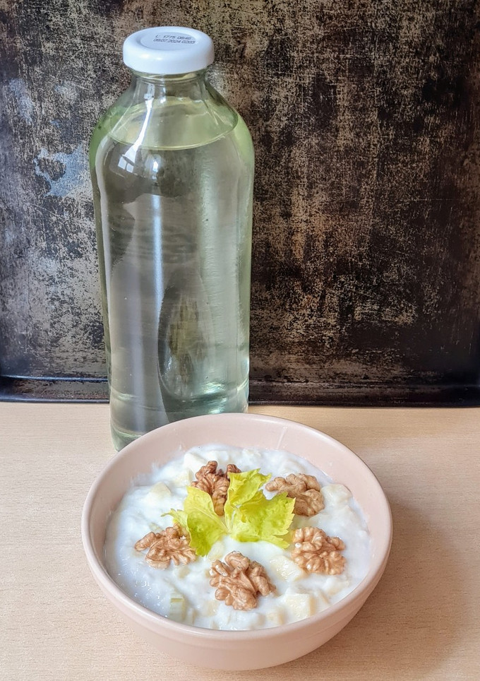 Una foto de Apio: smoothie bowl agridulce con manzana y nuez 🥣 + infusión con limón 🍵 Dos recetitas con apio