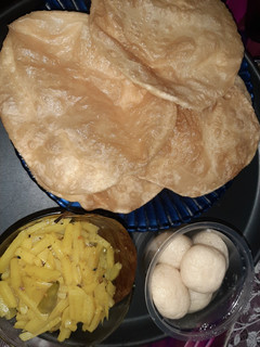 লুচি (luchi recipe in bengali) রেসিপির প্রধান ছবি