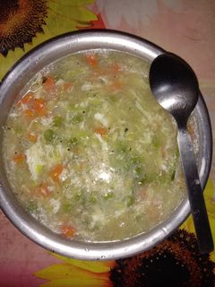 চিকেন স্যুপ (Chicken soup recipe in Bengali) রেসিপির প্রধান ছবি