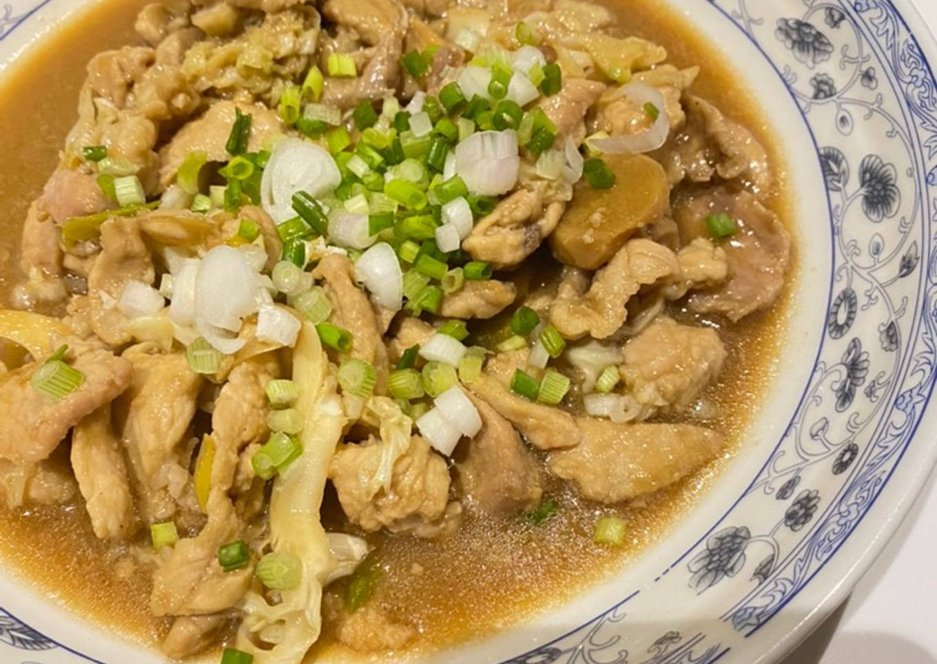Cabbage stir fried with pork