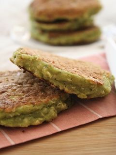 Une photo de Galettes pois cassés, quinoa, brocoli { sans gluten, sans lait sans oeufs }