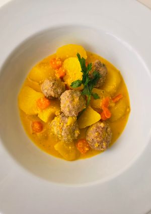 Foto principal de Guisadito de albondigas con salsa de almendras
