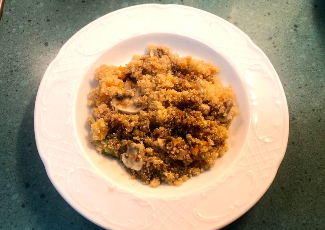 Quinoa con verduras y champiñones (Monsieur Cuisine Connect)