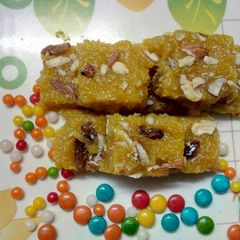 A picture of #summerseason mango coconut burfi.