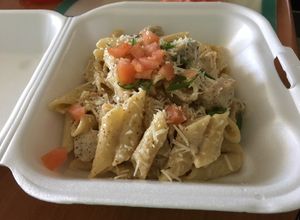 Una foto de Penne Pasta con Pollo en Salsa Alfredo
