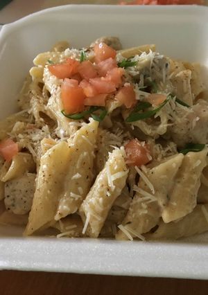 Una foto de Penne Pasta con Pollo en Salsa Alfredo