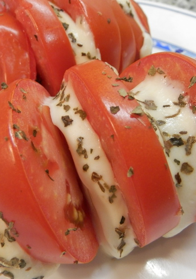 Una foto de Tomates hasselback