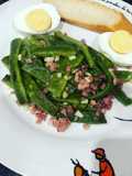 Judías verdes salteadas con jamón y filete de pechuga de pollo