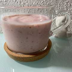 Una foto de Batido de fresas y plátano