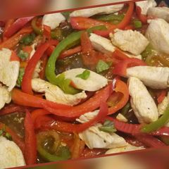 A picture of Pollo e peperoni.
