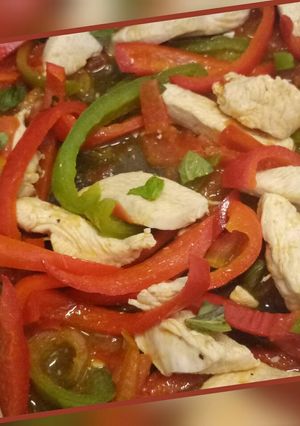 A picture of Pollo e peperoni.