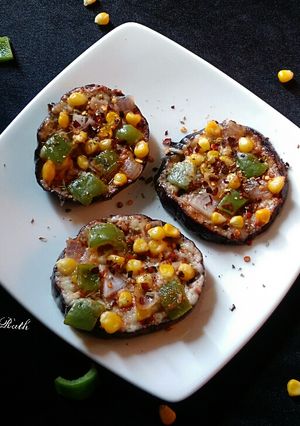 A picture of Eggplant disc mini pan pizza.
