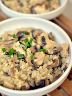 Una foto de Risotto de pollo con champiñones
