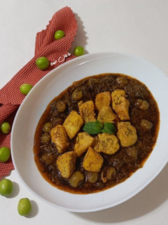 عکسی از دستور خورشت گوجه سبز با مرغ
