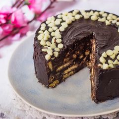 A picture of No-Bake Parle-G Chocolate Cake.