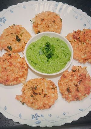 A picture of Crispy Sabudana Vada.