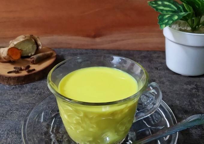 Bagaimana Membuat Golden Milk (Susu Kunyit) Anti Gagal