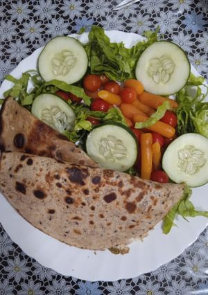 Una foto de Rapiditas con pollo y ensalada!