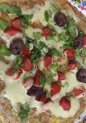 A picture of Pizza omelet paratha.