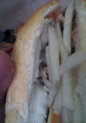 Hình của món Bánh mì thịt băm cà chua tự làm.