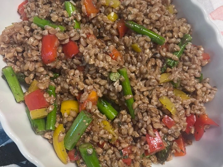 Easy Way Make Salad Musim Semi Mustard Farro which So Delicious