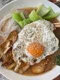 Sopa de vermicelli con bok choiy seta cardo