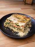 Lasagnes au saumon fumé, courgette, chèvre et pesto