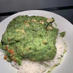A picture of Pollo con salsa de espinaca 🍽.