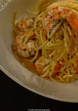 A picture of Garlic Butter Prawn Linguine.