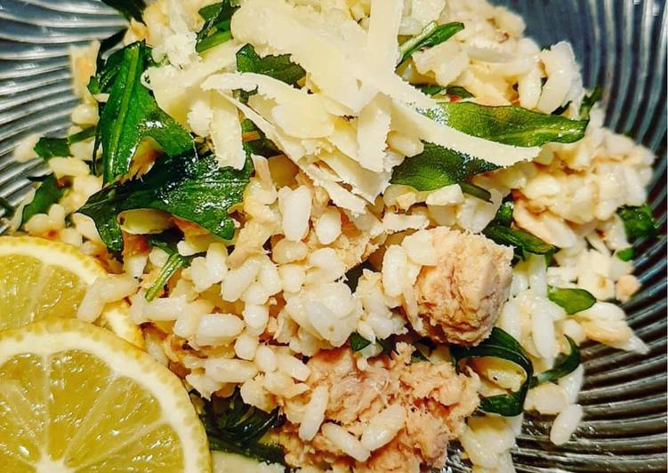 Insalta di Riso con Rucola, Tonno e Scaglie