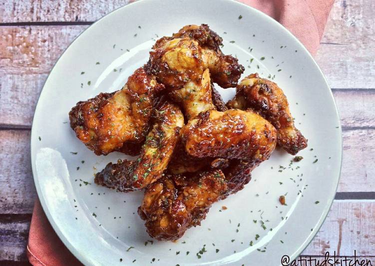 Langkah Mudah untuk Menyiapkan #10 Crispy Garlic Honey Teriyaki Chicken Wings yang Enak