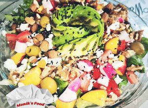 Foto principal de Ensalada fresca con frutos secos