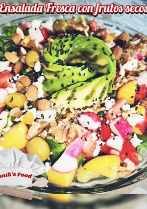 Una foto de Ensalada fresca con frutos secos