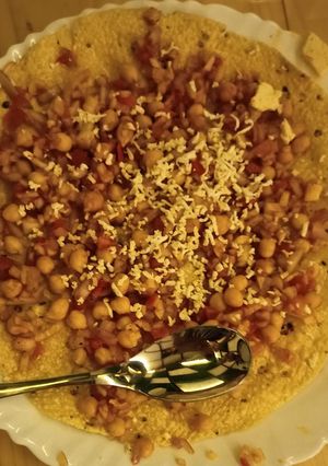 A picture of Masala papad.