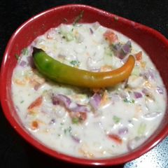 A picture of Mosru bajji/ cucumber raita.