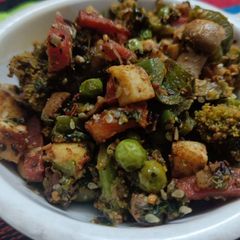 A picture of Stir fry veggies.