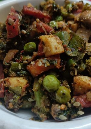 A picture of Stir fry veggies.