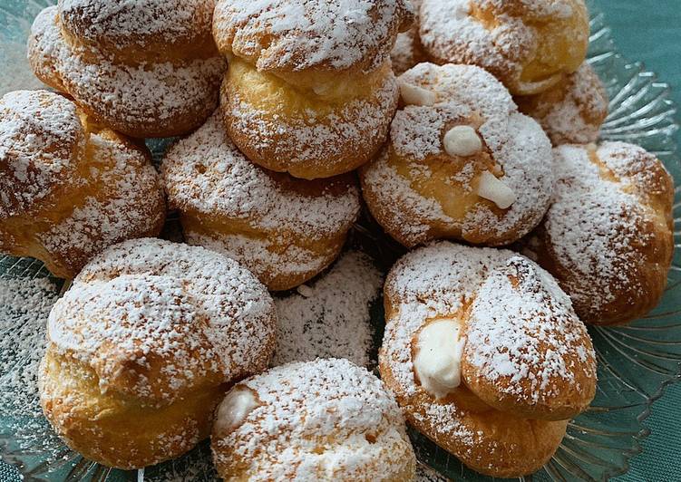 Bignè con la crema Chantilly