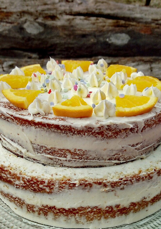 Una foto de Semi Nude Cake de lavanda y naranja