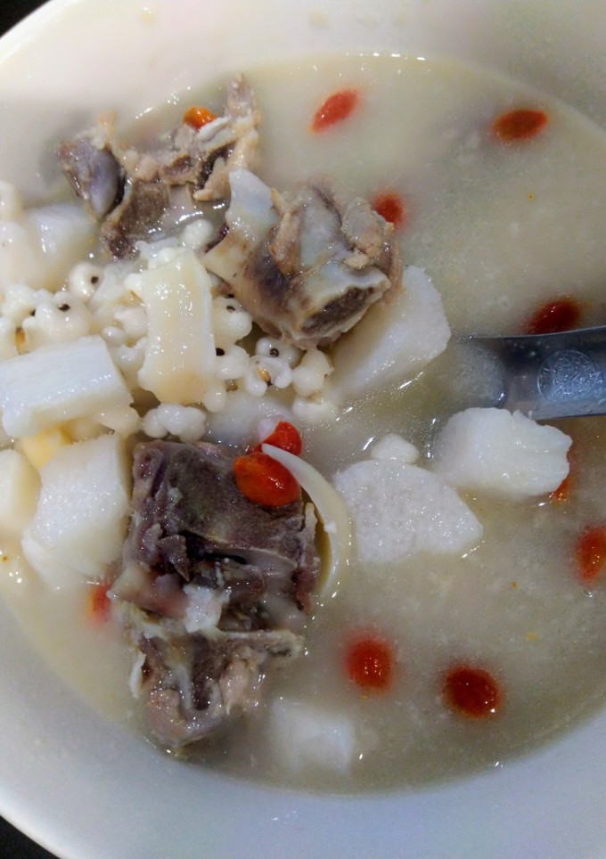 山藥薏仁百合排骨湯（家常好湯）（一鍋到底料理） 的食譜成品照片