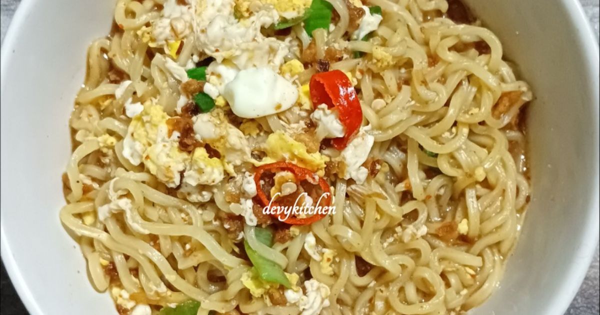 998. Mi Goreng Kuah Pedas Daun Bawang