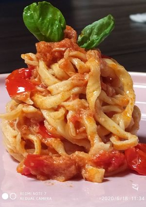 Foto di Tagliolini all'uovo fatti a mano,con sugho al tonno