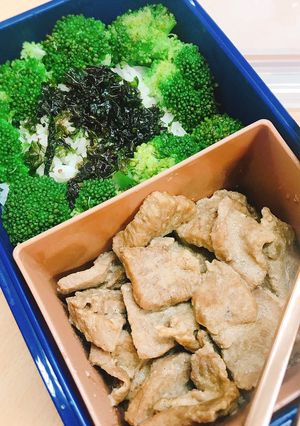 รูปของ ข้าวกล่องหมูอบนมสด