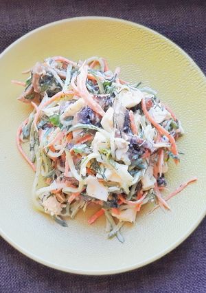 Фото Салат с жаренными грибами, овощами и яйцом.
