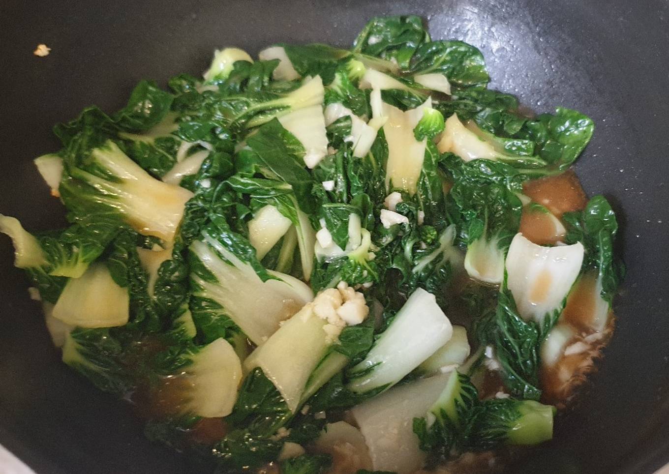 Stir fry NaiBai with garlic